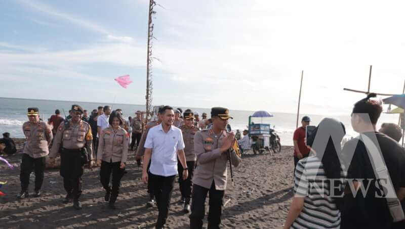 Kapolres Jember AKBP Bayu Pratama Hubungi saat di lokasi Wisata