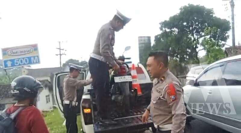 Satlantas Polres Probolinggo bantu pemudik