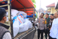 Kapolres Ngawi AKBP Dwi Sumrahadi Rakhmanto cek barang bukti