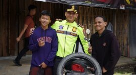 Kapolres Ponorogo AKBP Andin Wisnu bersama Pemudik