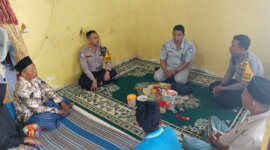 Kasatlantas Polres Lamongan AKP Nur Arifin didampingi Kanit Gakkum Iptu Hadi Siswanto