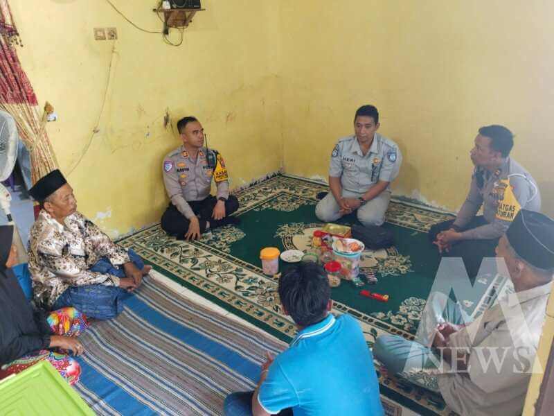 Kasatlantas Polres Lamongan AKP Nur Arifin didampingi Kanit Gakkum Iptu Hadi Siswanto