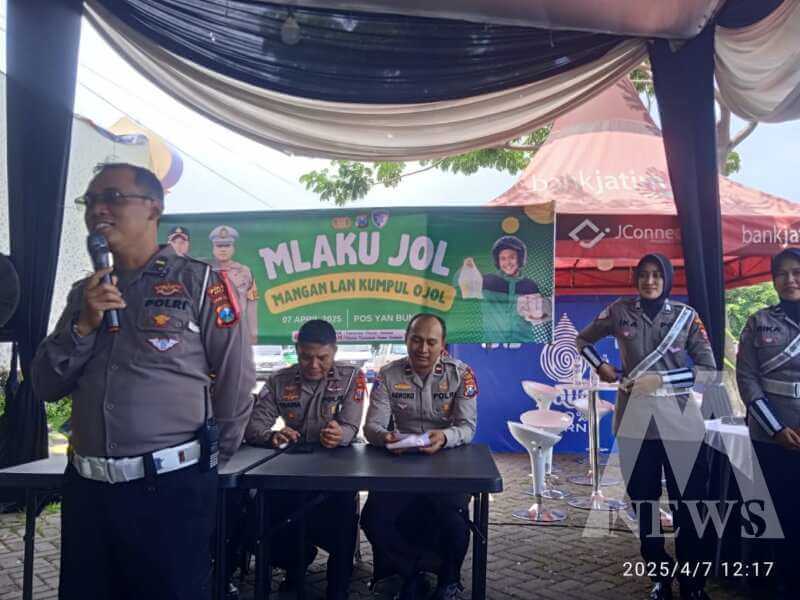 Satlantas Polres Gresik di acara Mlaku Jol