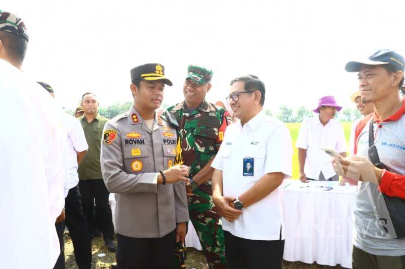 Kapolres Gresik AKBP Rovan Richard Mahenu hadiri Panen Raya Padi di Driyorejo