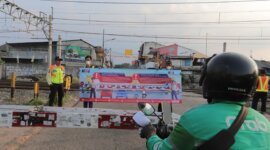 KAI Commuter sosialisasi ke pengguna jalan