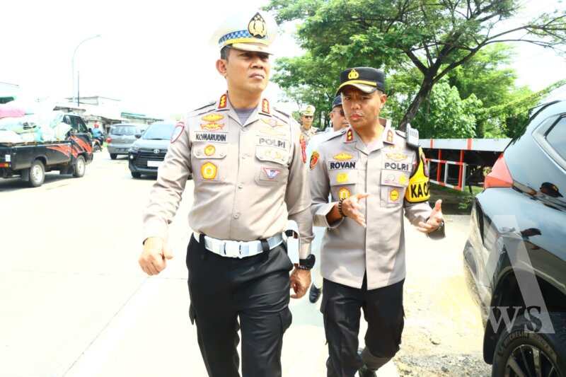 Kapolres Gresik AKBP Rovan Richard Mahenu dampingi Dirlantas Polda Jatim Kombespol Komarudin