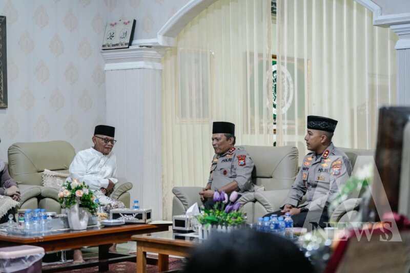Kapolda Jatim Irjen Pol Drs. Nanang Avianto kunjungan ke Ketua MUI