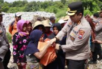 Kapolres Sumenep AKBP Henri Noveri Santoso saat baksos