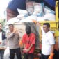 Kapolres Sampang AKBP Hartono tunjukkan barang bukti pupuk bersubsidi