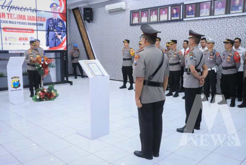 Kapolres Bojonegoro AKBP Mario Prahatinto saat gelar sertijab