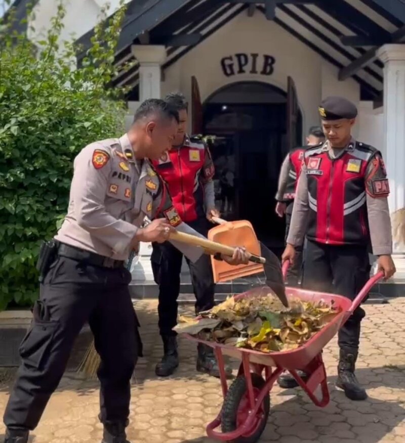 Satsamapta Polres Situbondo gelar bakti religi di Gereja