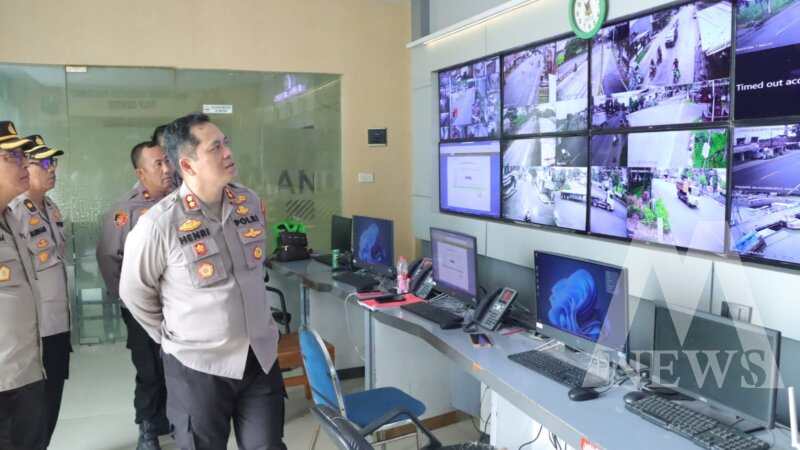 Kapolres Nganjuk AKBP Henri Noveri Santoso cek ruang d pelayanan publik