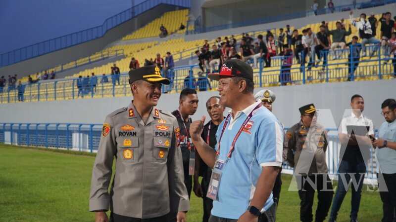 Kapolres Gresik AKBP Rovan Richard Mahenu