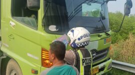 Satlantas Polres Gresik tindak sopir truk