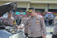Kapolres Nganjuk AKBP Henri Noveri Santoso cek kendaraan dinas