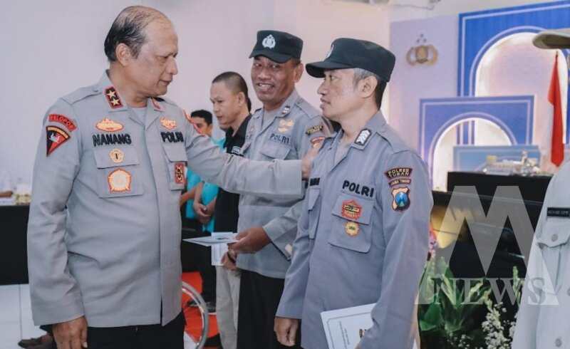 Kapolda Jatim Irjen Pol Drs. Nanang Avianto beri arahan ke personel Polres Tuban