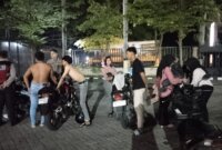 Polres Nganjuk lakukan penyekatan penggembira konvoi IKSPI Kera Sakti