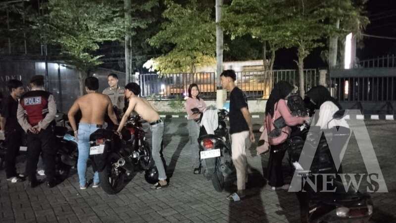 Polres Nganjuk lakukan penyekatan penggembira konvoi IKSPI Kera Sakti