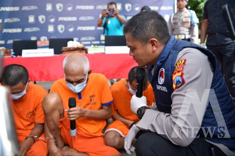 Kapolres Gresik AKBP Rovan Richard Mahenu