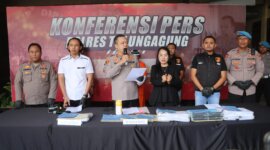 Kapolres Tulungagung AKBP Muhammad Taat Resdi ungkap kasus korupsi