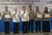 Kaper BKKBN Jatim Maria Ernawati hadiri acara tersebut