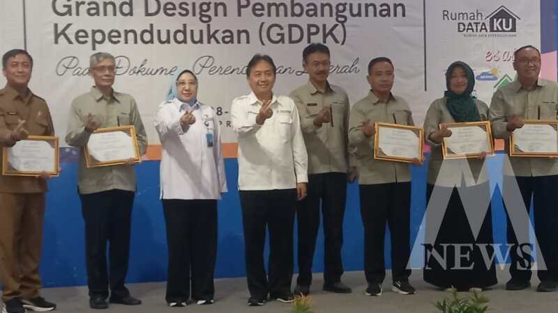 Kaper BKKBN Jatim Maria Ernawati hadiri acara tersebut