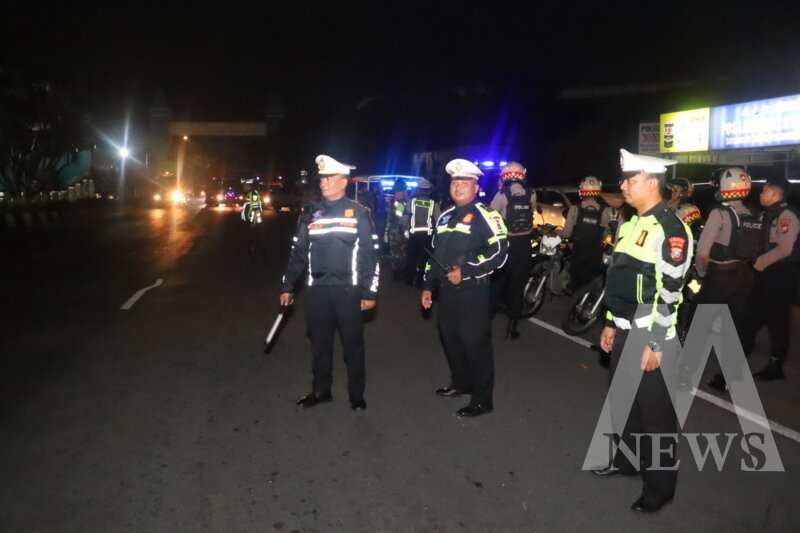 Polres Pelabuhan Tanjung Perak gelar patroli skala besar