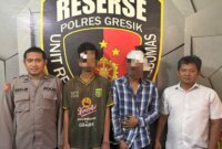 Tersangka diamankan Polisi beserta barang buktinya