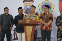 Kapolres Gresik AKBP Rovan Richard Mahenu dan Bupati Gresik Gus Yani