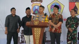 Kapolres Gresik AKBP Rovan Richard Mahenu dan Bupati Gresik Gus Yani
