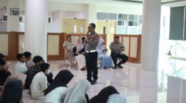 Satlantas Polres Gresik sosialisasi keselamatan berkendara di Pesantren