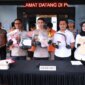 Pelaku ditangkap Polisi beserta barang buktinya