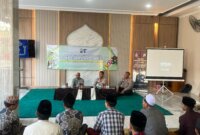 Kasatlantas Polres Probolinggo AKP Safiq Jundhira Zulkarnaen edukasi santri cara berlalulintas