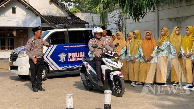 Satlantas Polres Kediri gelar Ponpes Road Safety