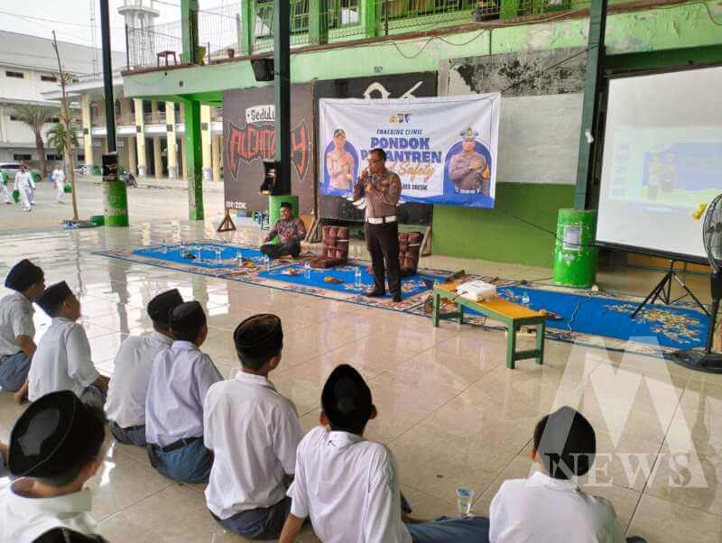 Polres Gresik sosialisasi Road Safety dan Coaching Clinic