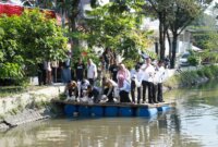 Polres Jombang bersama PWI Tebar Benih Ikan