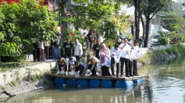 Polres Jombang bersama PWI Tebar Benih Ikan