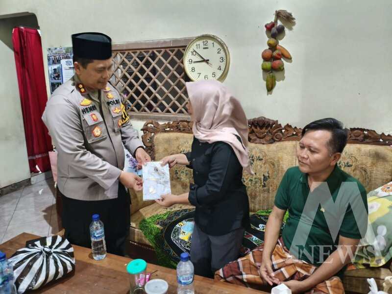 Kapolres Nganjuk AKBP Henri Noveri Santoso sambangi Kasat Binmas