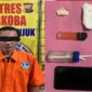 Tersangka diamankan Polisi beserta barang buktinya