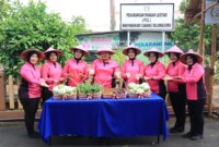Bhayangkari Cabang Bojonegoro Panen Sayuran