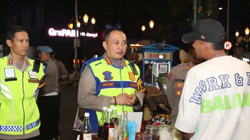 Kapolresta Malang Kota Kombespol Nanang Haryono pimpin patroli cegah premanisme dan kejahatan jalanan