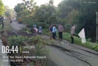 Polsek Rejoso pasang Police Line