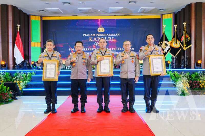 Polda Jatim raih 3 penghargaan di Rakernis SDM Polri
