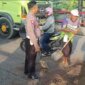 Polsek Driyorejo tambal jalan berlubang