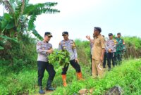Kapolres Ngawi AKBP Charles Pandapotan Tampubolon didampingi Wakapolres