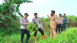 Kapolres Ngawi AKBP Charles Pandapotan Tampubolon didampingi Wakapolres