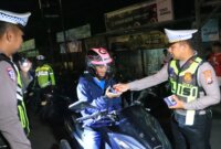 Kasatlantas Polres Bangkalan AKP Diyon Fitrianto apresiasi pengendara motor