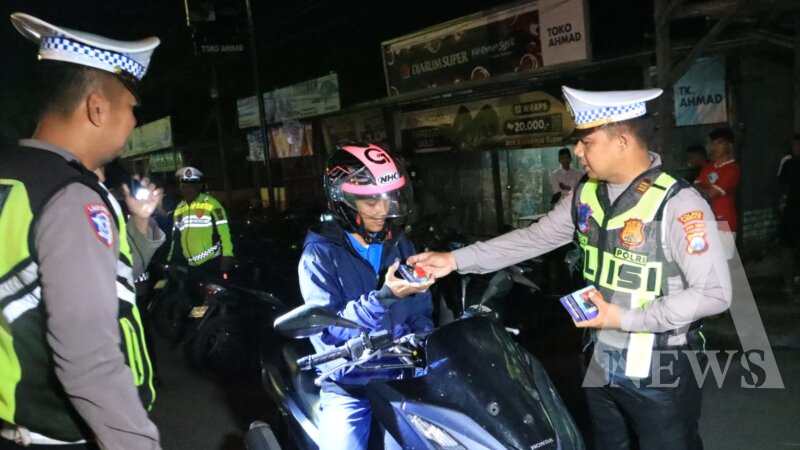 Kasatlantas Polres Bangkalan AKP Diyon Fitrianto apresiasi pengendara motor