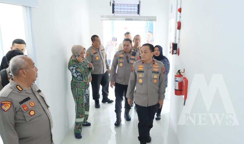 Wakapolda Jatim Brigjen Pol Dr. Pasma Royce tinjau lokasi rencana pembangunan gudang di Mojokerto
