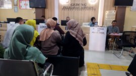Para guru padati gedung pelayanan terpadu Polres Bojonegoro